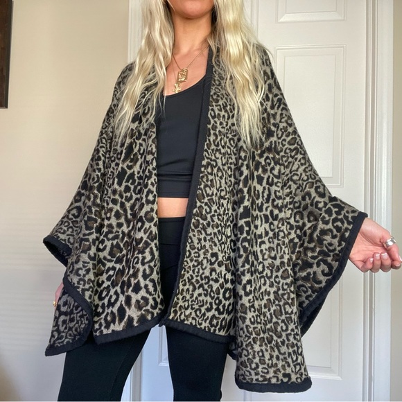 Jackets & Blazers - Leopard Print Women's Poncho / Overlay